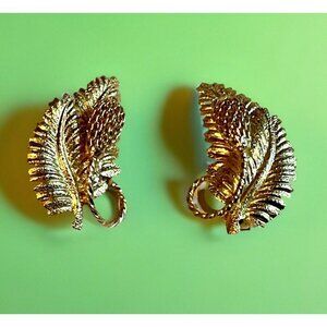 Vintage Hobe Gold Tone Leaf Clip On Earrings 3 D Layered Grapes & Leaves